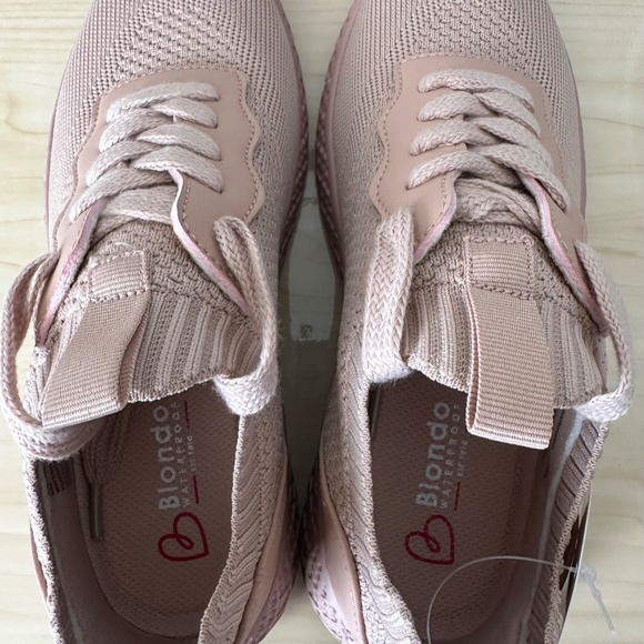 Blondo Women's Shara Waterproof Blush Sneaker Size 5.5 - Picture 8 of 9